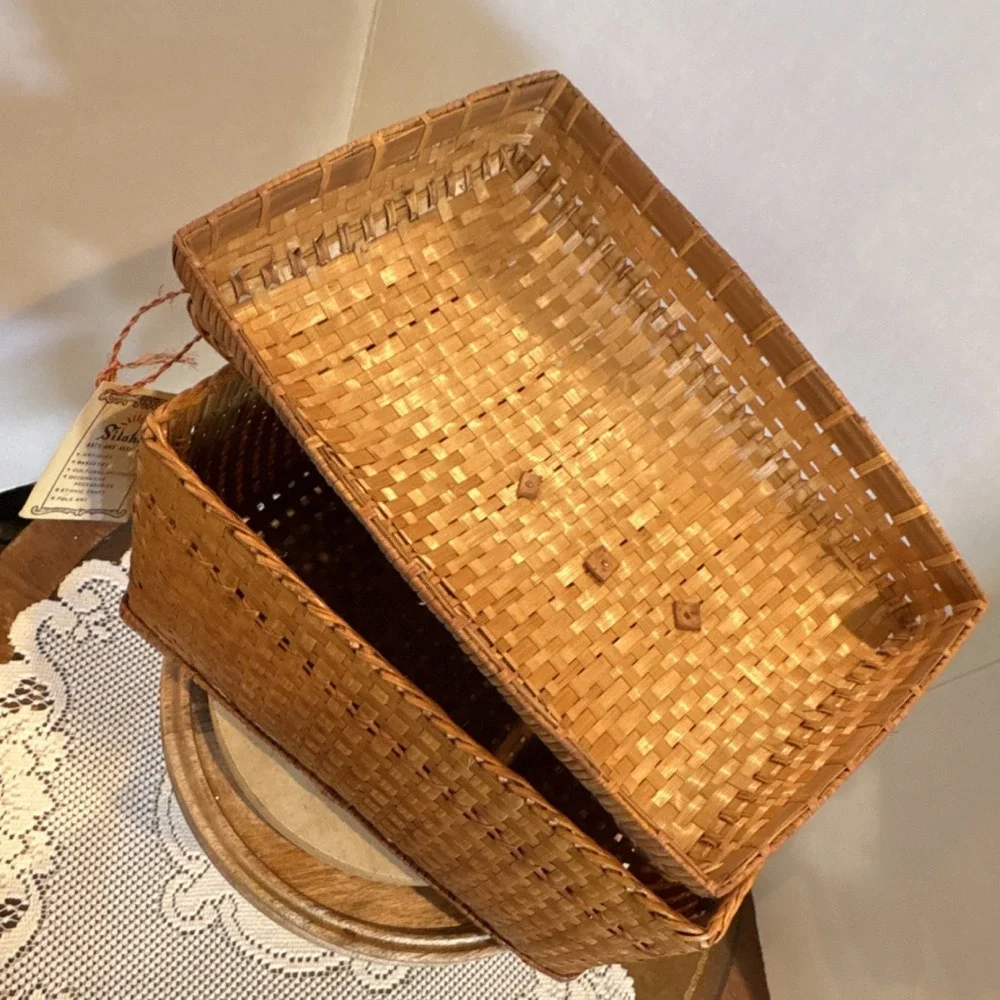 Vintage Handmade Split Bamboo Storage Basket Rattan.Folk art. Rare.
